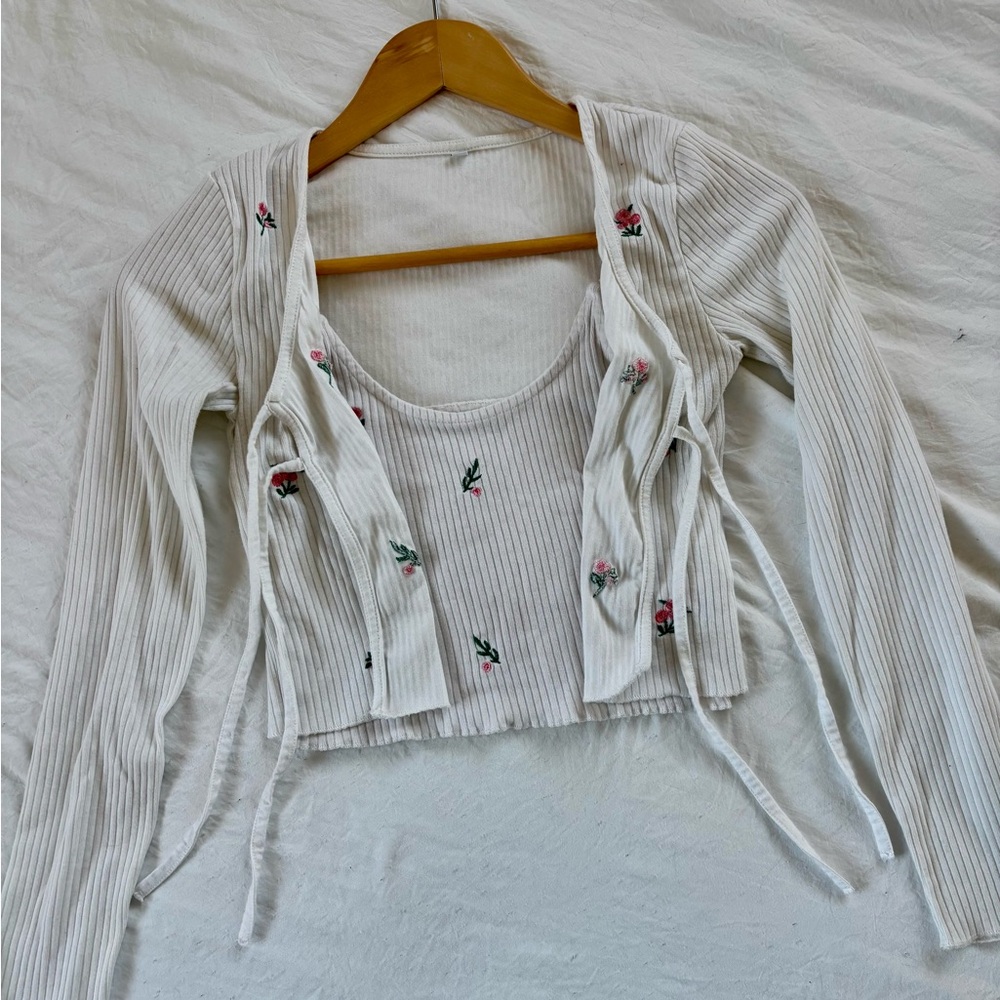 Floral Embroidered White Ribbed Top - Picture 4 of 10